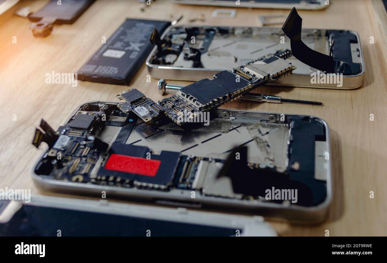 Iphone Motherboard Repairs Into The Motherboard For Smartphone By  Professional Technician On Desk Stock Photo - Alamy