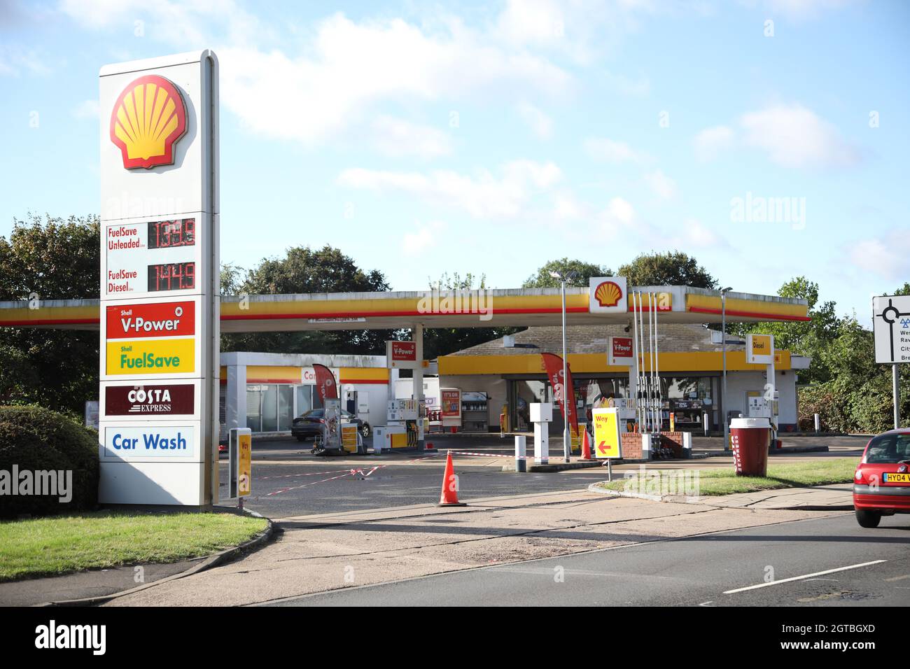 Shell garage hires stock photography and images Alamy