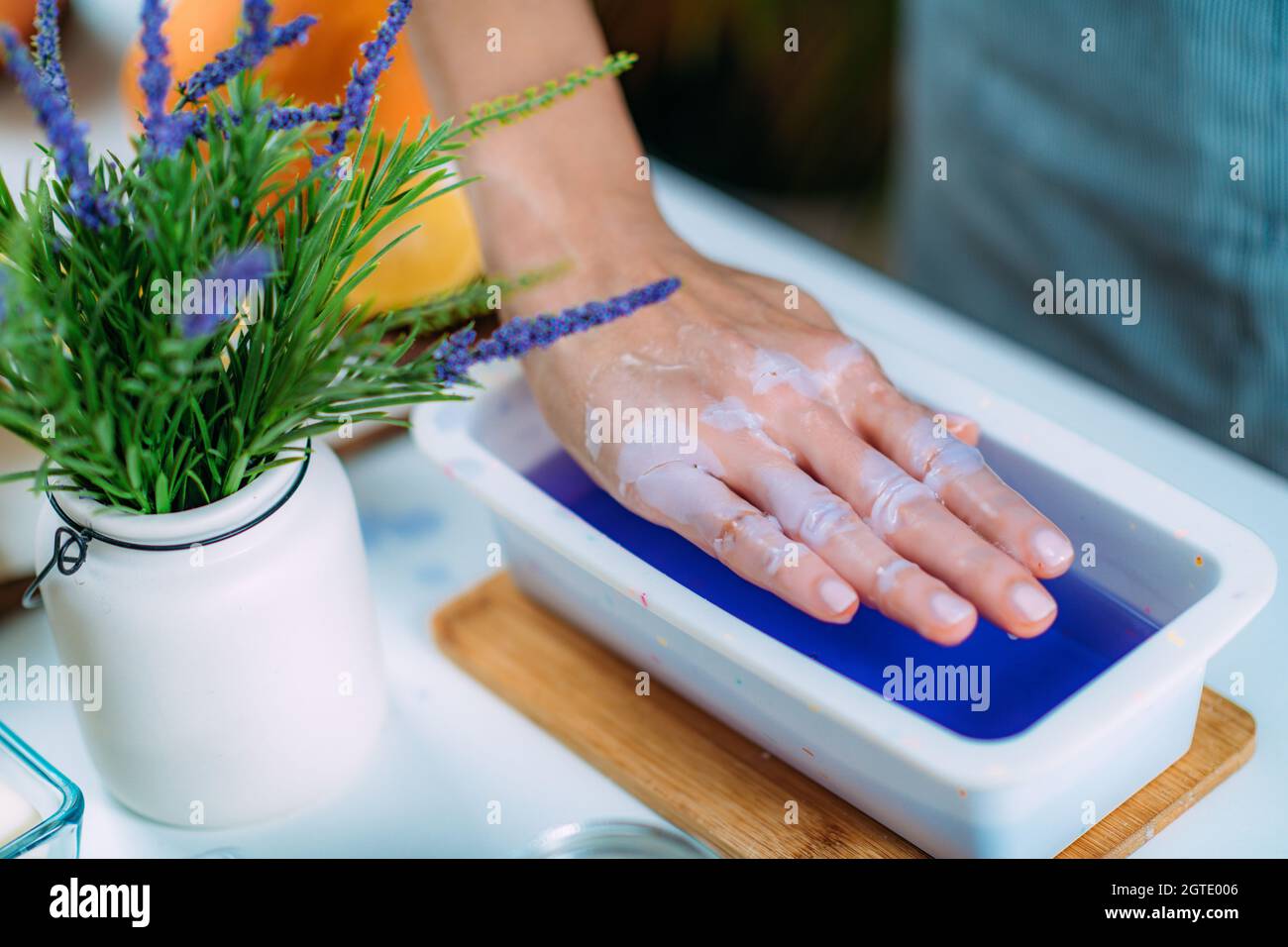 Paraffin Wax Bath For Hands Stock Photo Alamy