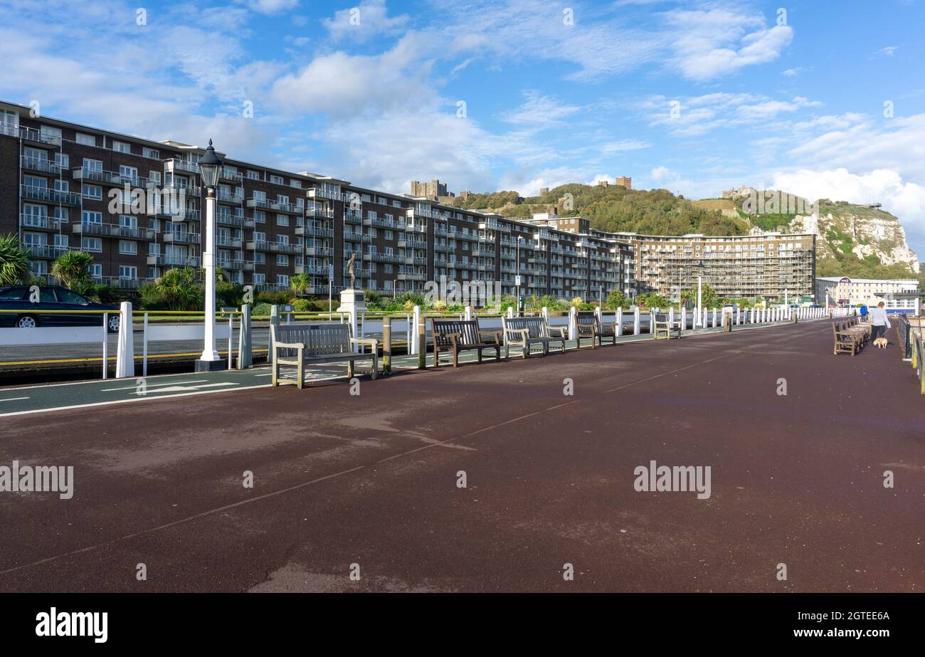 The sea front at Dover with the white cliffs and castle from Marine Parade, Dover, Kent, UK Stock Photo