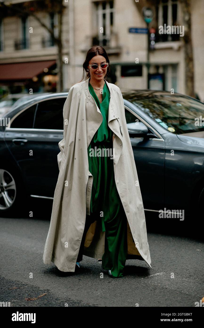Paris, France. 01st Oct, 2021. Street style, Giorgia Tordini arriving at  Loewe Spring Summer 2022 show, held at Garde Republicaine, Paris, France,  on Ocotber 1st, 2021. Photo by Marie-Paola Bertrand-Hillion/ABACAPRESS.COM  Credit: Abaca