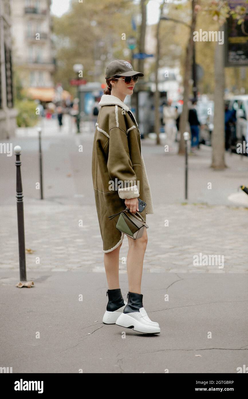 Paris, France. 01st Oct, 2021. Street style, Nour Arida arriving at Loewe Spring Summer 2022 show, held at Garde Republicaine, Paris, France, on Ocotber 1st, 2021. Photo by Marie-Paola Bertrand-Hillion/ABACAPRESS.COM Credit: Abaca Press/Alamy Live News Stock Photo