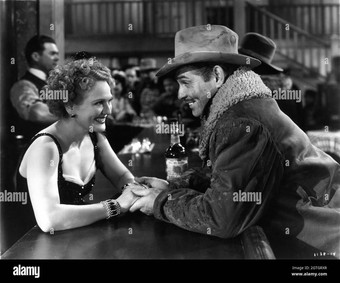 MINNA GOMBELL and CLARK GABLE in BOOM TOWN 1940 director JACK CONWAY screenplay John Lee Mahin based on a story by James Edward Grant gowns Gilbert Adrian music Franz Waxman Metro Goldwyn Mayer Stock Photo