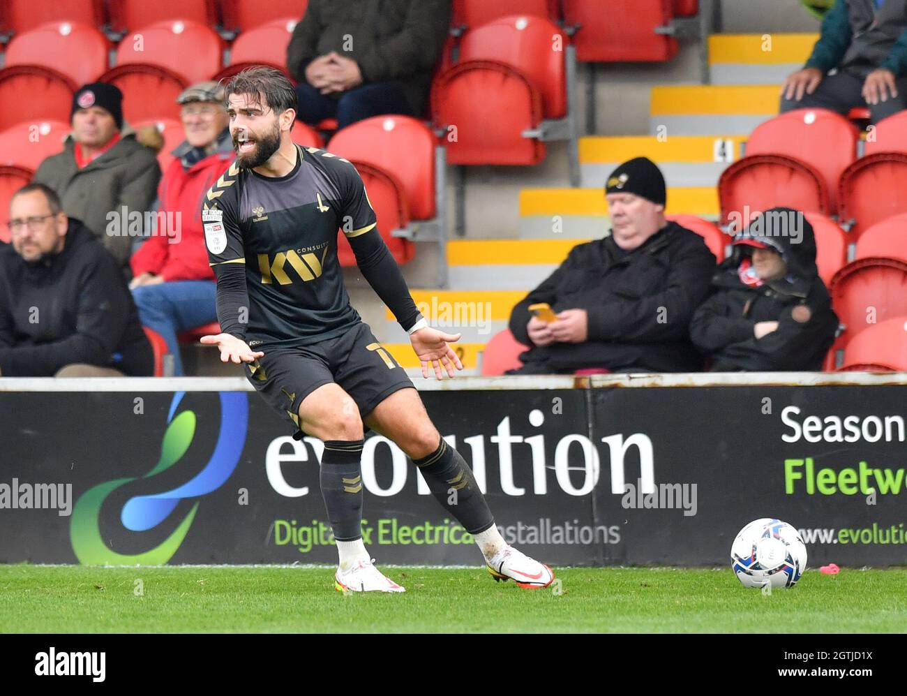 Charlton Athletic's Elliott Lee appeals to an official during the Sky Bet League One match at Highbury Stadium, Fleetwood. Picture date: Saturday October 2, 2021. Stock Photo
