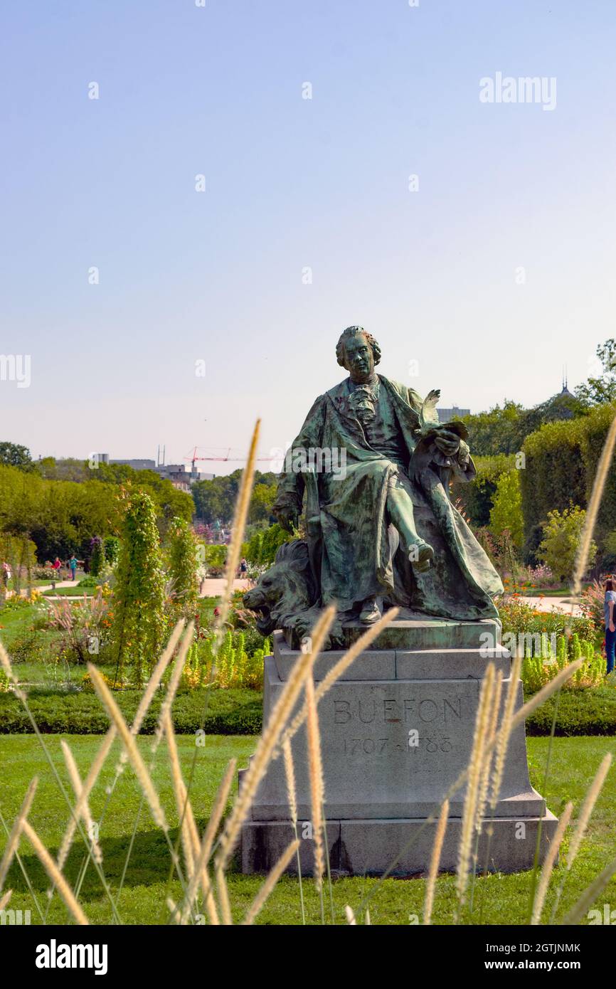Buffon statue in botanical gardens of Paris Stock Photo - Alamy