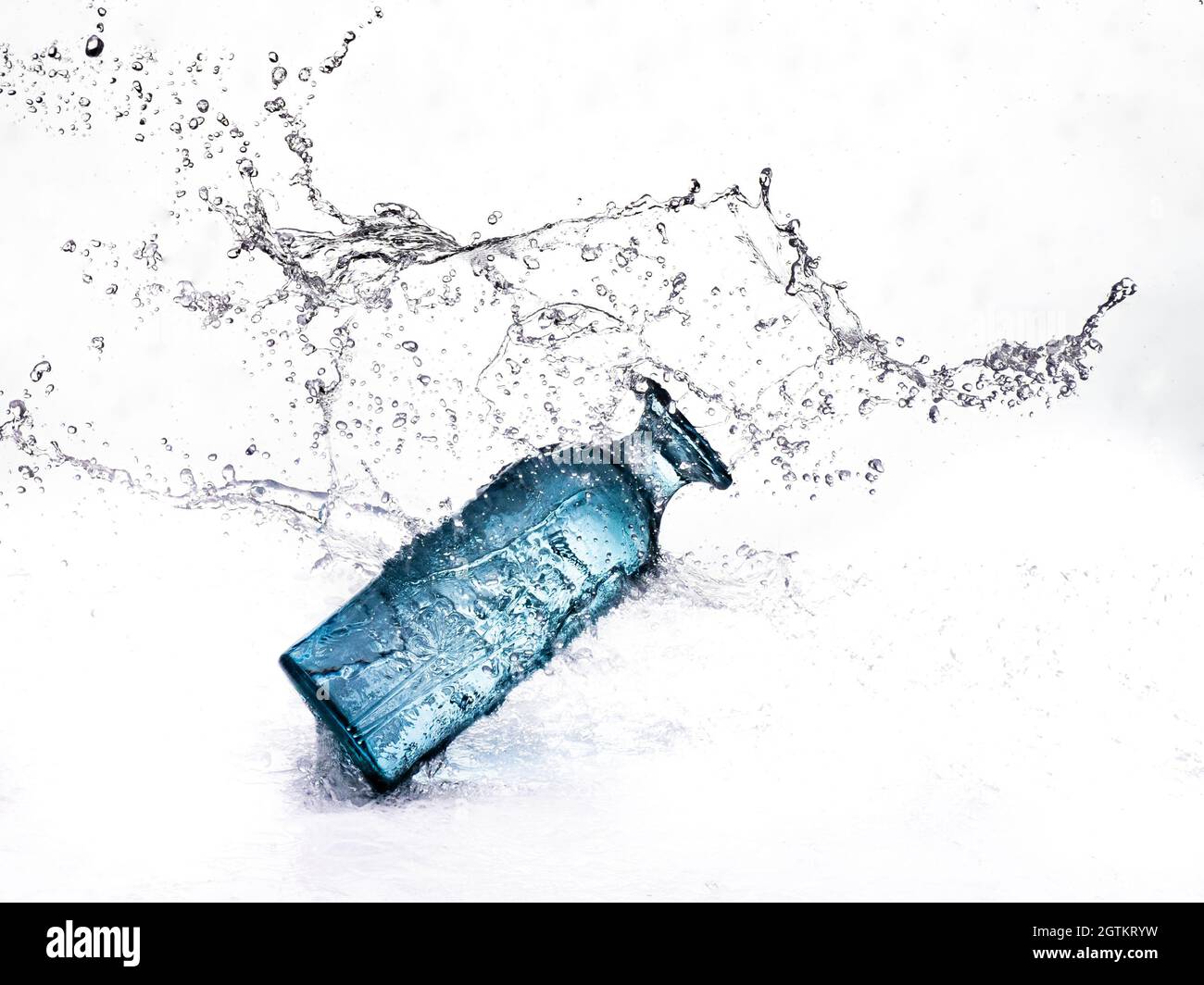 Bottle splash hi-res stock photography and images - Alamy