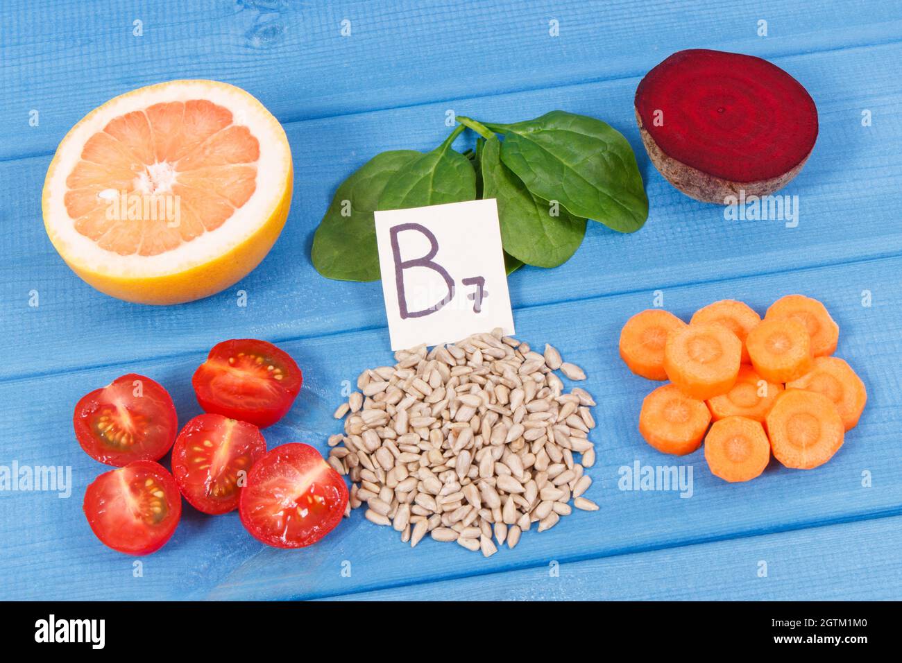 Nutritious products containing vitamin B7 and dietary fiber, natural