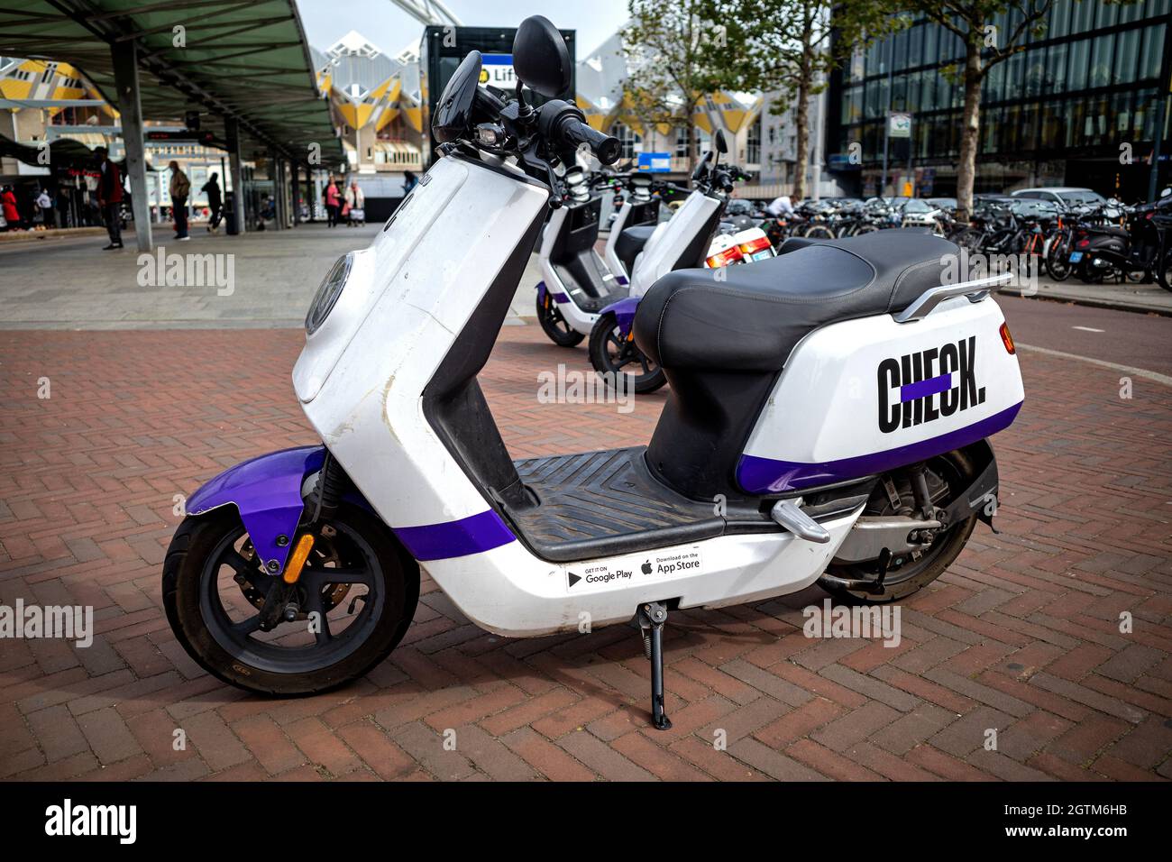 CHECK eScooter at Rotterdam Blaak station