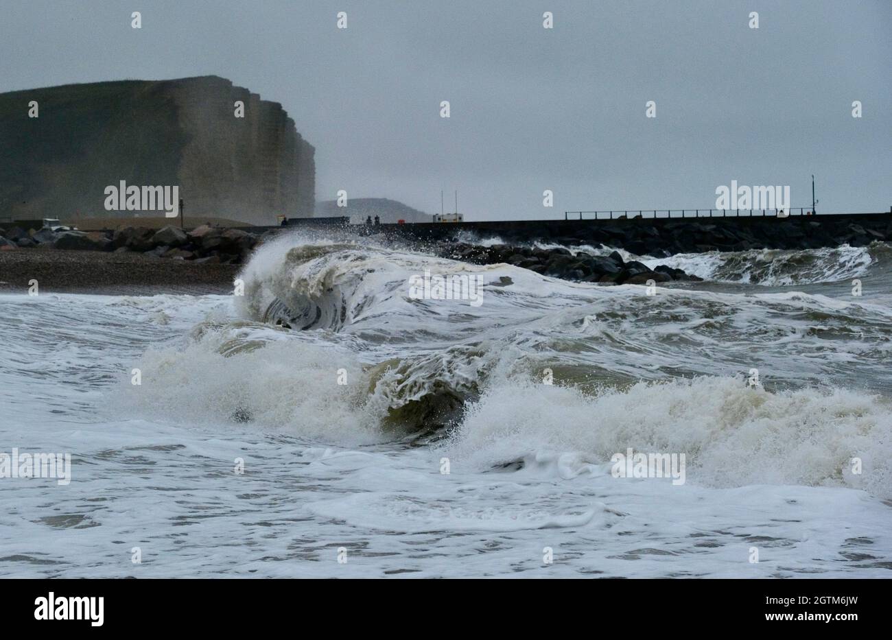 West Bay, Dorset, UK. 02nd Oct, 2021. Waves crash against the shore at west Bay in Dorset as the Met Office issues wind and rain warnings across the UK. Credit: Tom Corban/Alamy Live News Stock Photo