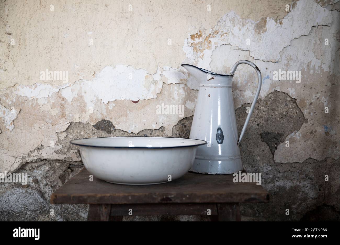 Old wash basin jug hires stock photography and images Alamy