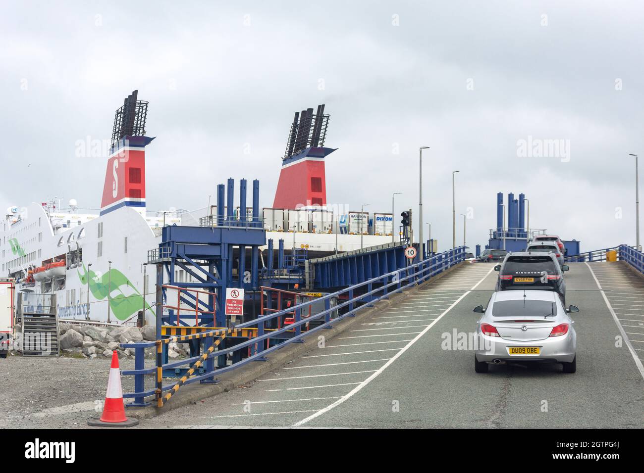 Cars driving on to Stena Line ferry at Holyhead (Caergybi), Isle of Anglesey (Ynys Mon), Wales, United Kingdom Stock Photo