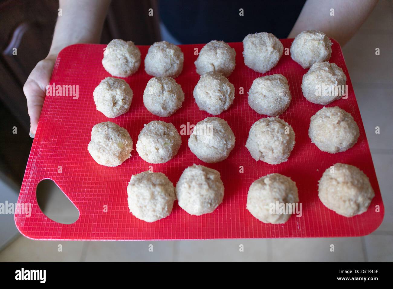 homemade minced meatballs mince raw Stock Photo Alamy