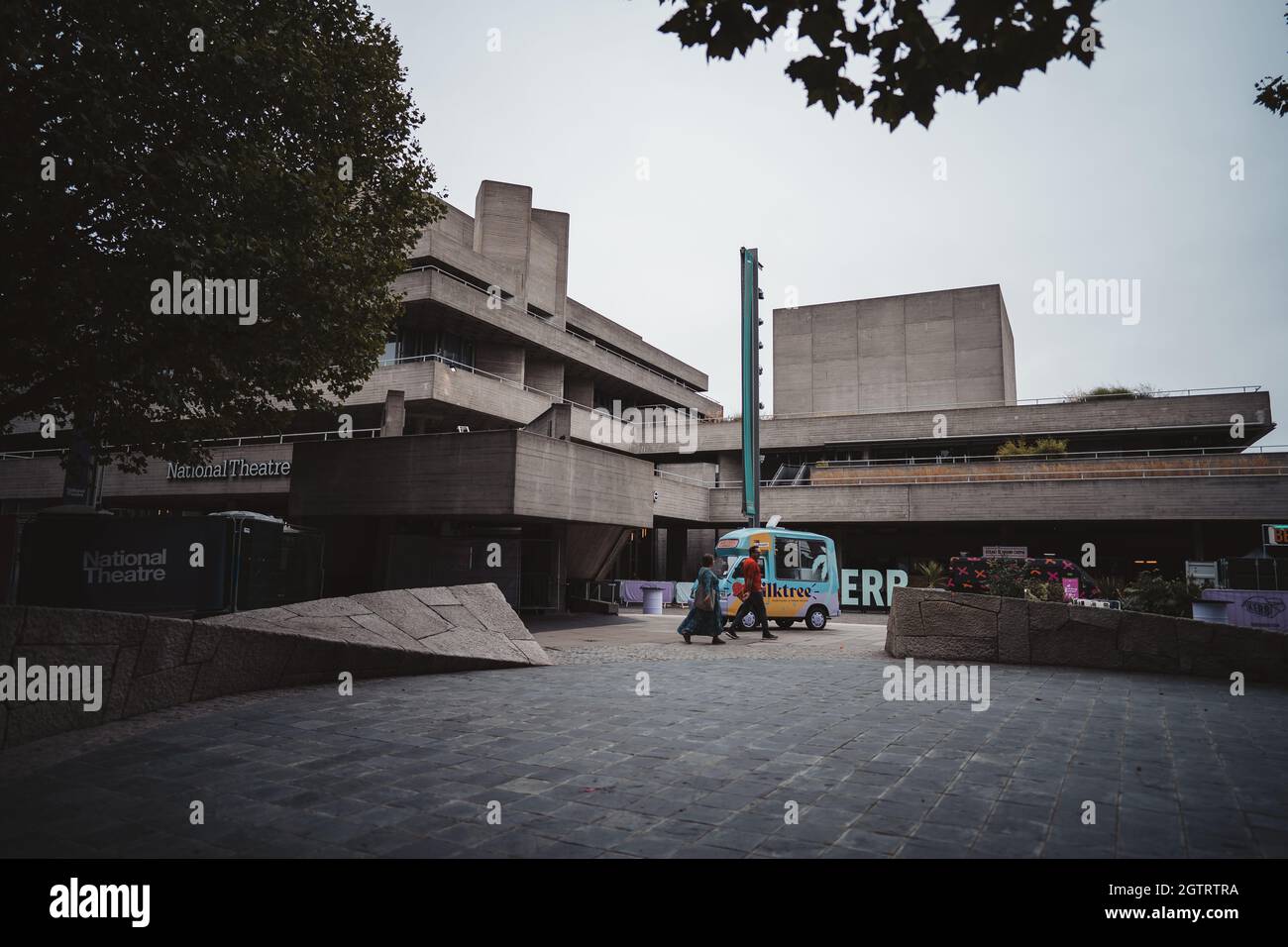 Empty theatre stage england hi-res stock photography and images - Alamy
