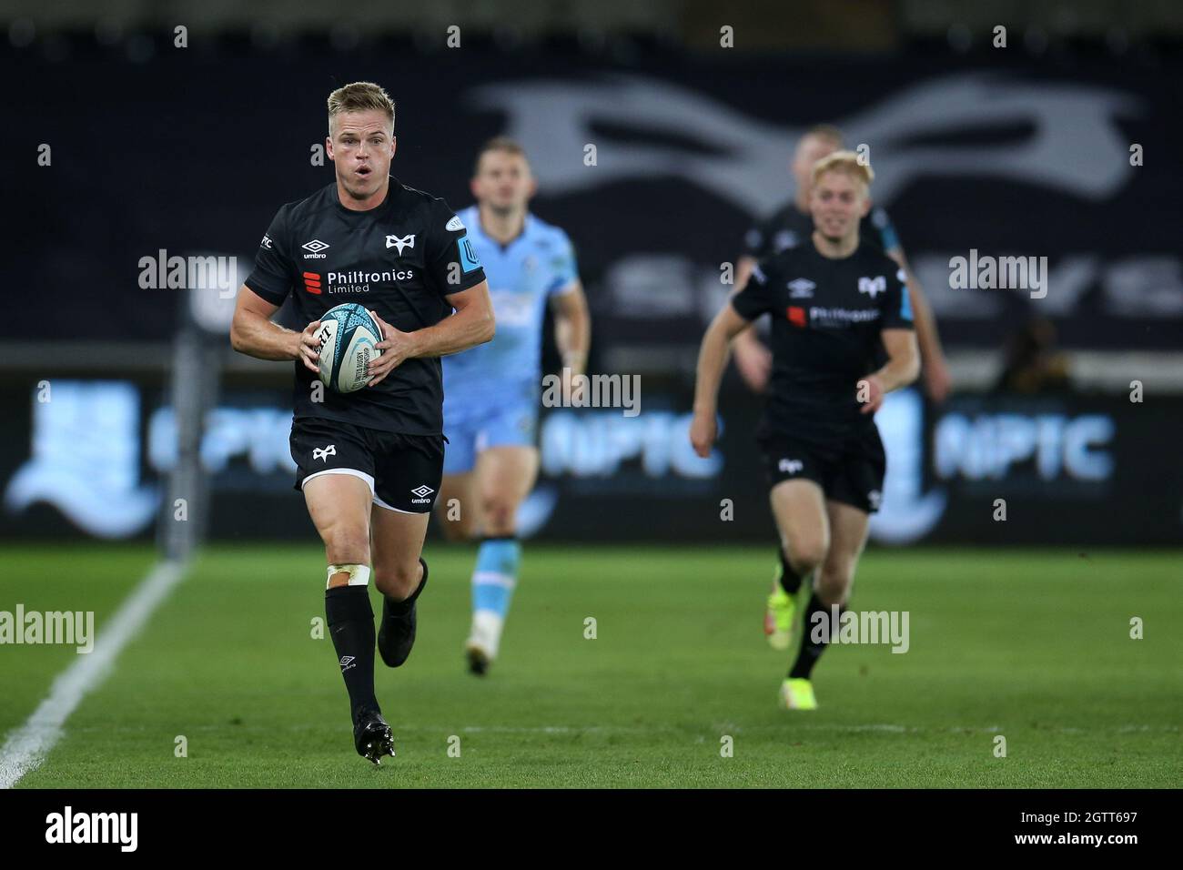 Swansea, UK. 02nd Oct, 2021. Gareth Anscombe of the Ospreys makes a break  down the wing in the 1st half. United Rugby Championship, Ospreys v Cardiff  Rugby at the Swansea.com stadium in