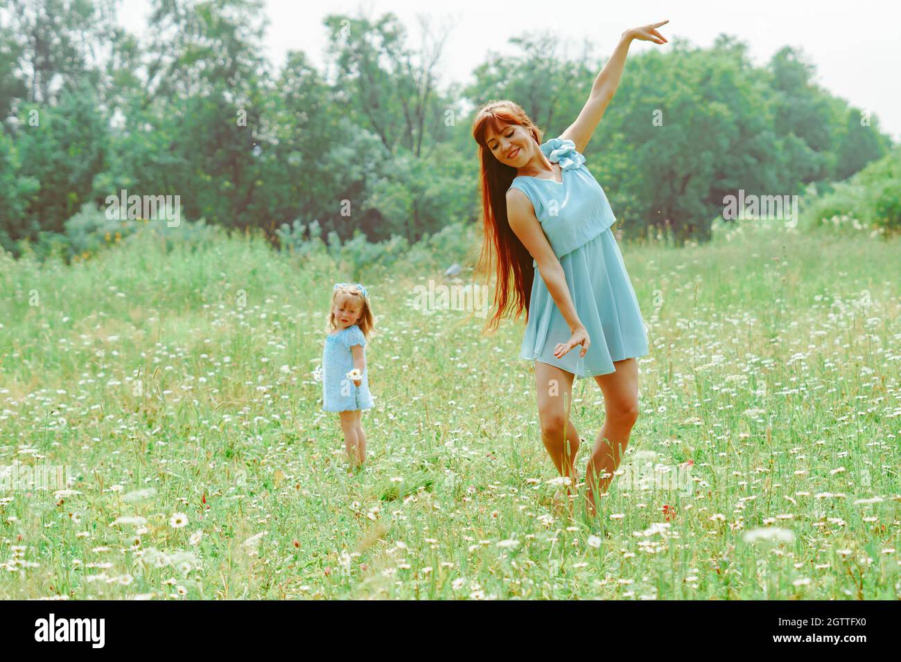 mom dancing with her daughter Stock Photo - Alamy