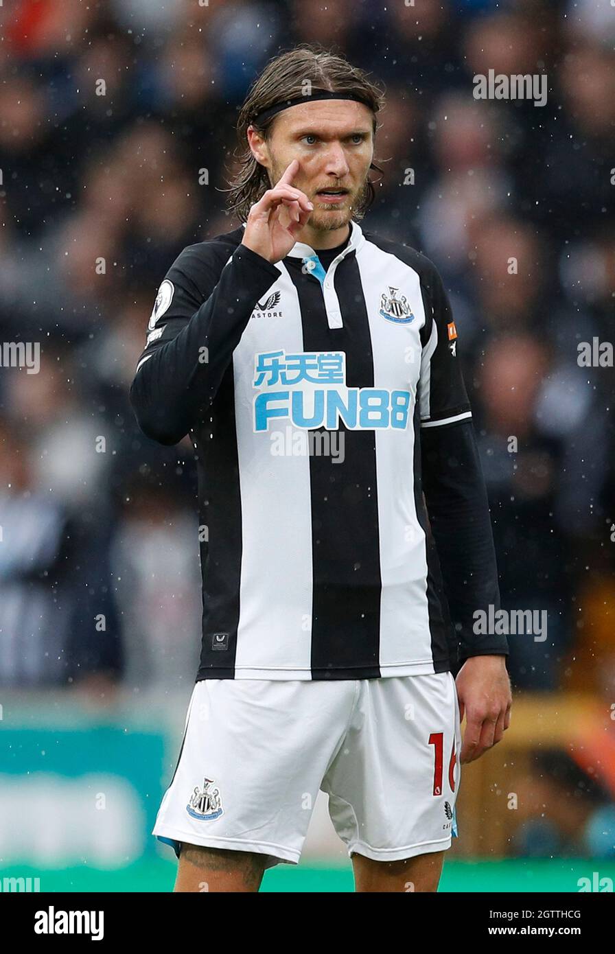 Wolverhampton, England, 2nd October 2021.  Jeff Hendrick of Newcastle United during the Premier League match at Molineux, Wolverhampton. Picture credit should read: Darren Staples / Sportimage Stock Photo