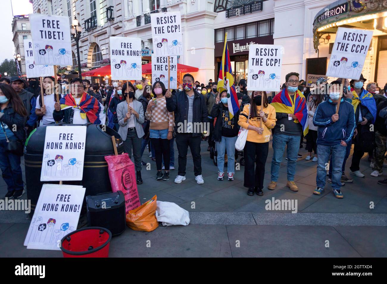 Protesters hold placards that say 'Free Hong Kong', 'Free Tibet', 'Resist the CCP' during the demonstration. On October 1st, various anti-China Diasporas in London came together in solidarity against the Chinese Communist Party. Jointly held by Hong Kong Liberty, World Uyghur Congress, Free Tibet and more, speeches were given at Piccadilly Circus to condemn the human rights violations by the CCP. The protestors later marched to the Chinese Embassy in London, where the Chinese National Flag was burnt. (Photo by Belinda Jiao/SOPA Images/Sipa USA) Stock Photo