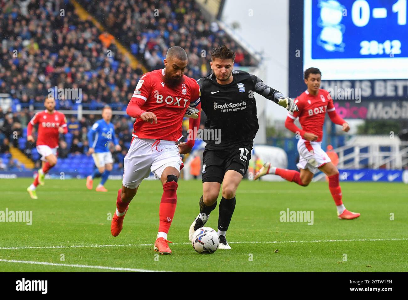 NOTTINGHAM, UK. OCT 2ND Lewis Grabban of Nottingham Forest battles with Matija Sarkic of Birmingham City during the Sky Bet Championship match between Birmingham City and Nottingham Forest at St Andrews, Birmingham on Saturday 2nd October 2021. (Credit: Jon Hobley | MI News) Credit: MI News & Sport /Alamy Live News Stock Photo