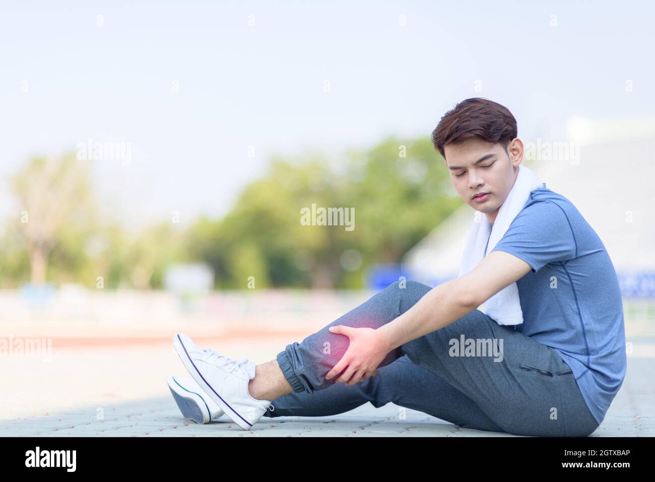 Calf Muscle Pain High Resolution Stock Photography and Images Alamy