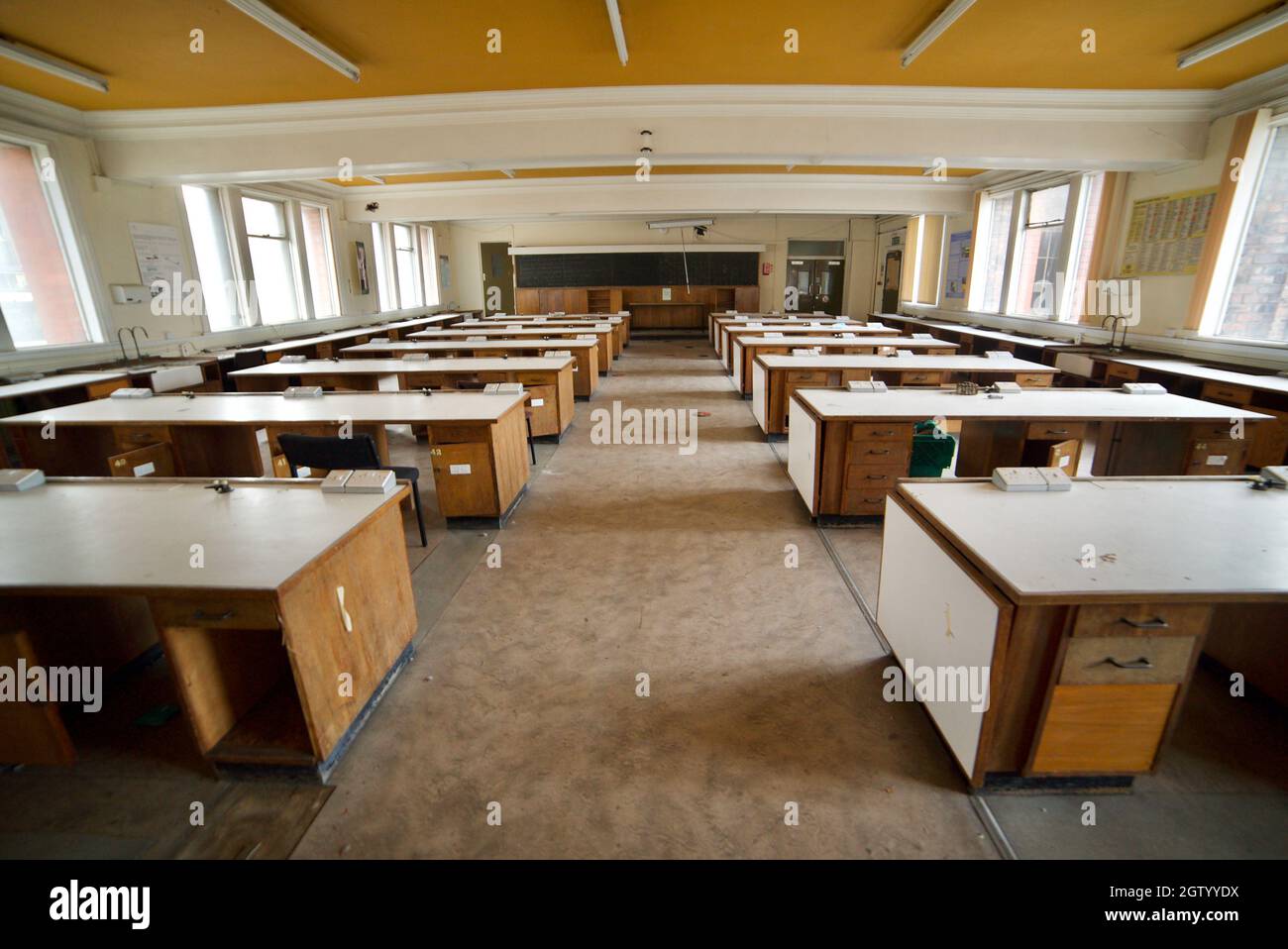 Old science lab / classroom inside an abandoned university (Zoology building) of Liverpool University (Abandoned/Derelict) Stock Photo