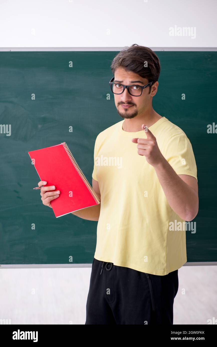 Front Student Student presenting in front of class hi-res stock photography and ...