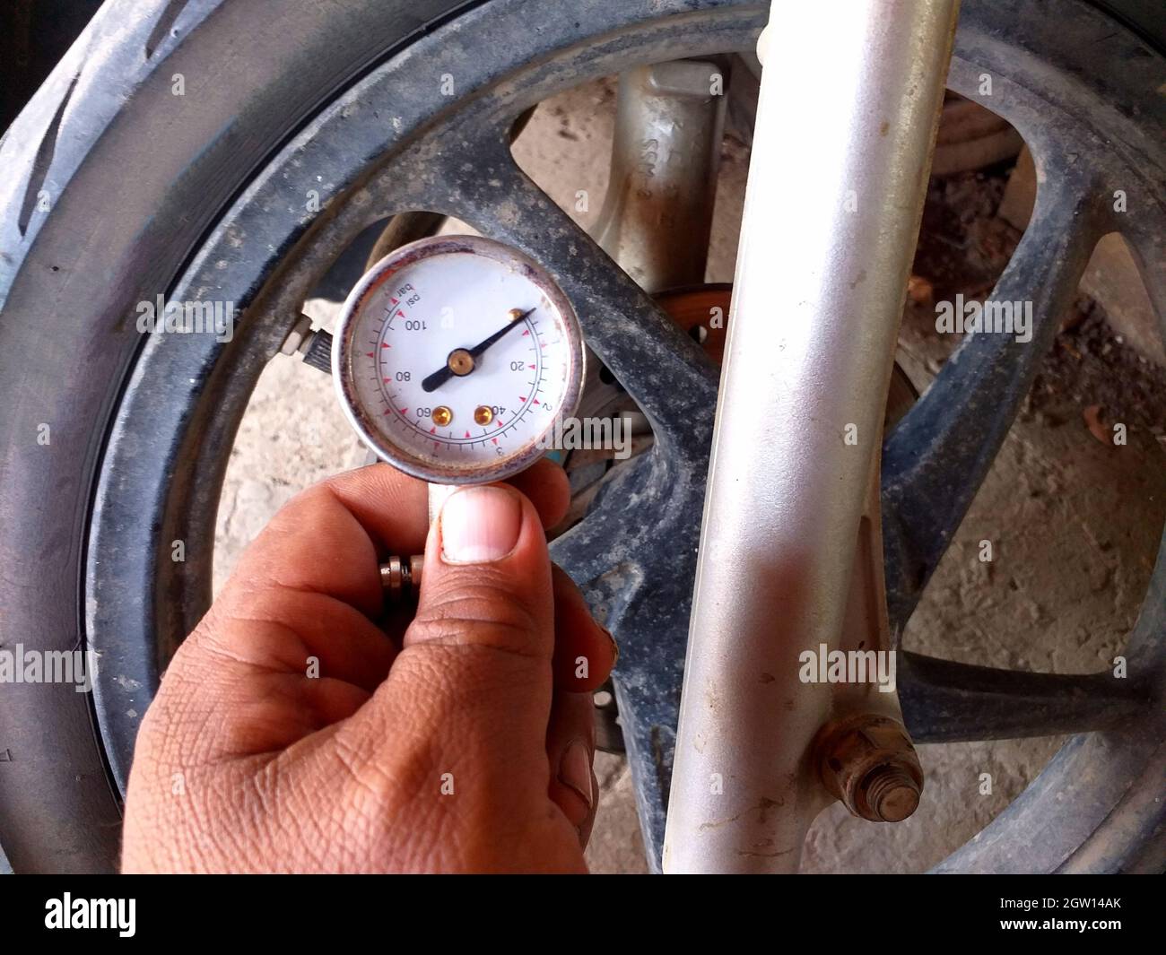 Broken Pressure Gauge High Resolution Stock Photography and Images - Alamy