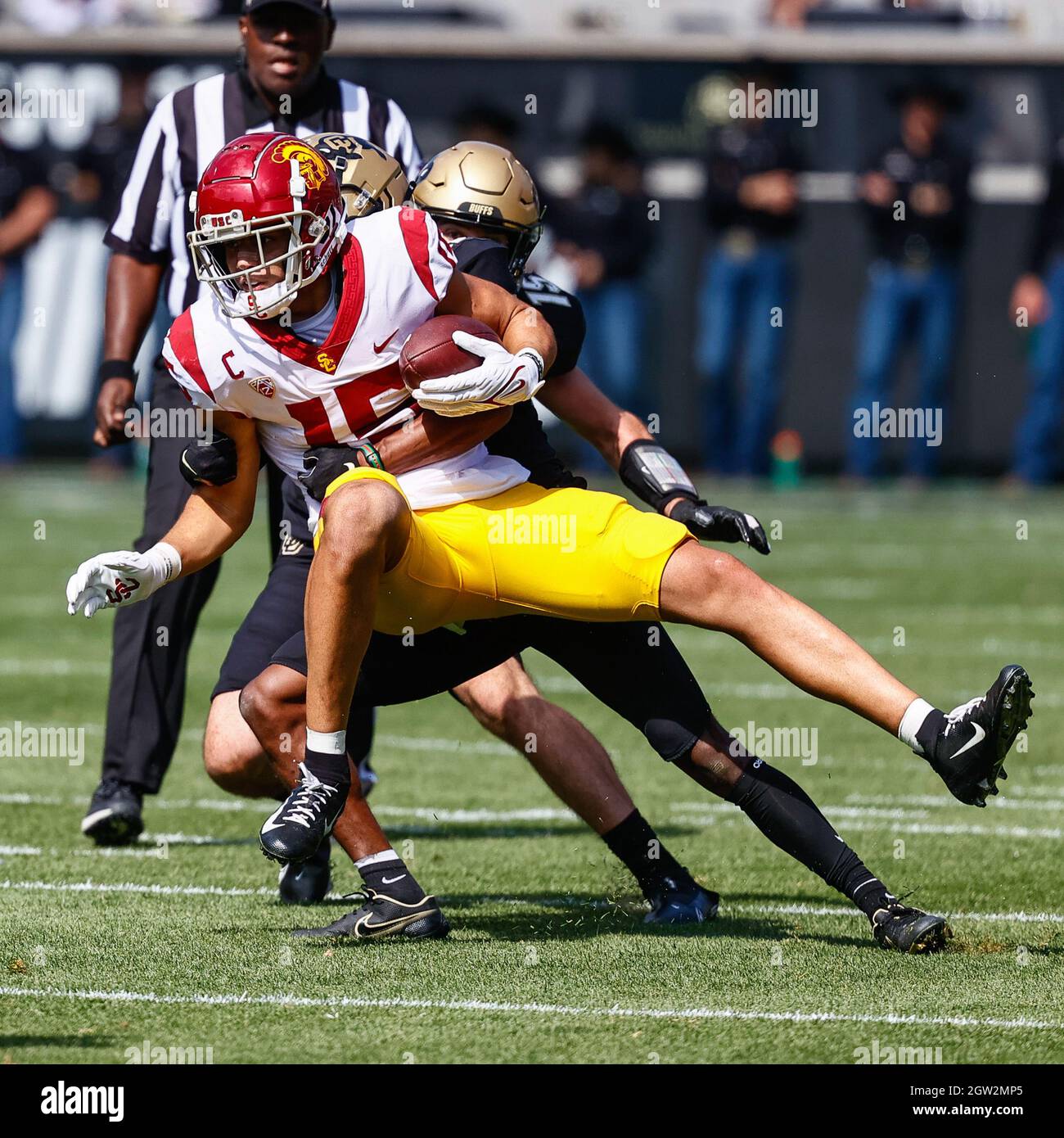 October 02, 2021: USC Trojans wide receiver Drake London (15) is ...