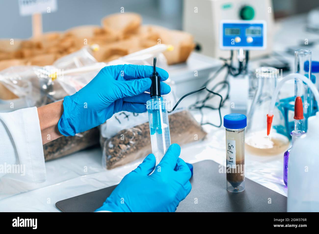 Soil ph testing hires stock photography and images Alamy