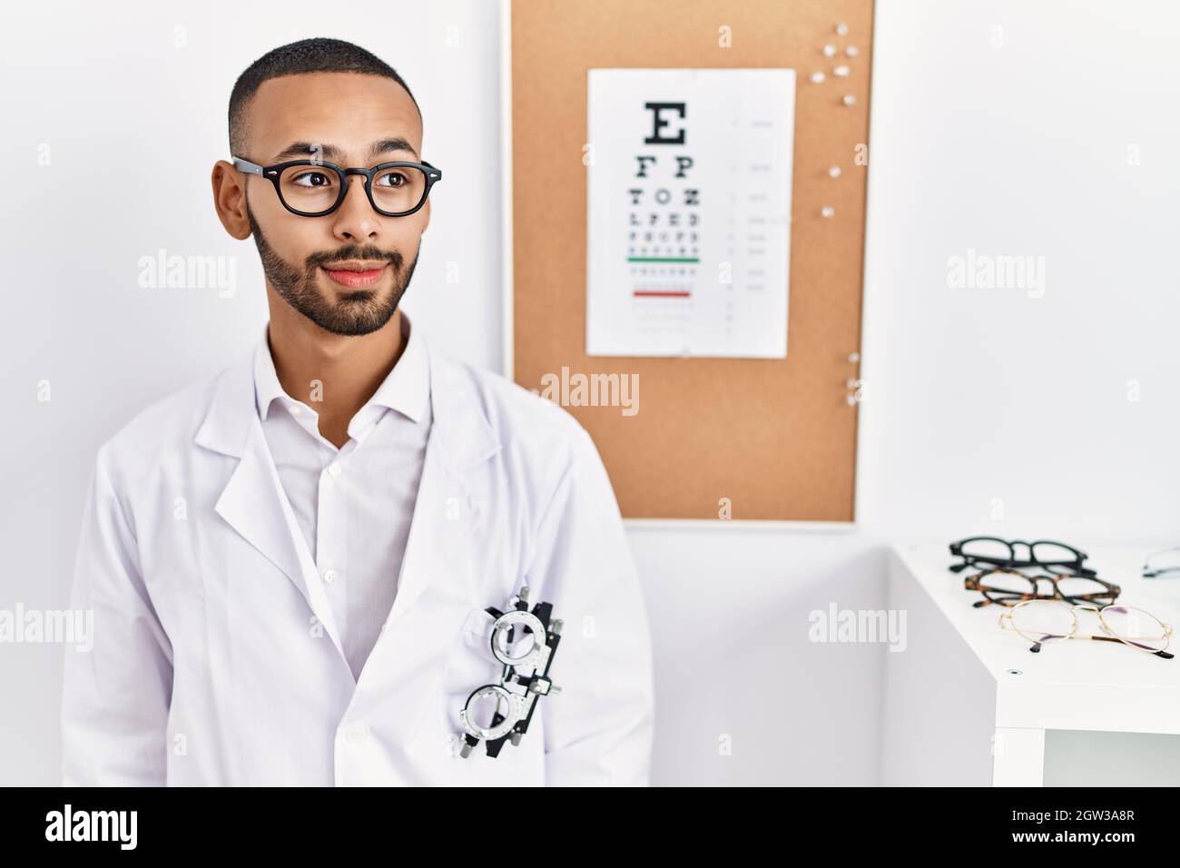 Man staring at eye chart hires stock photography and images Alamy