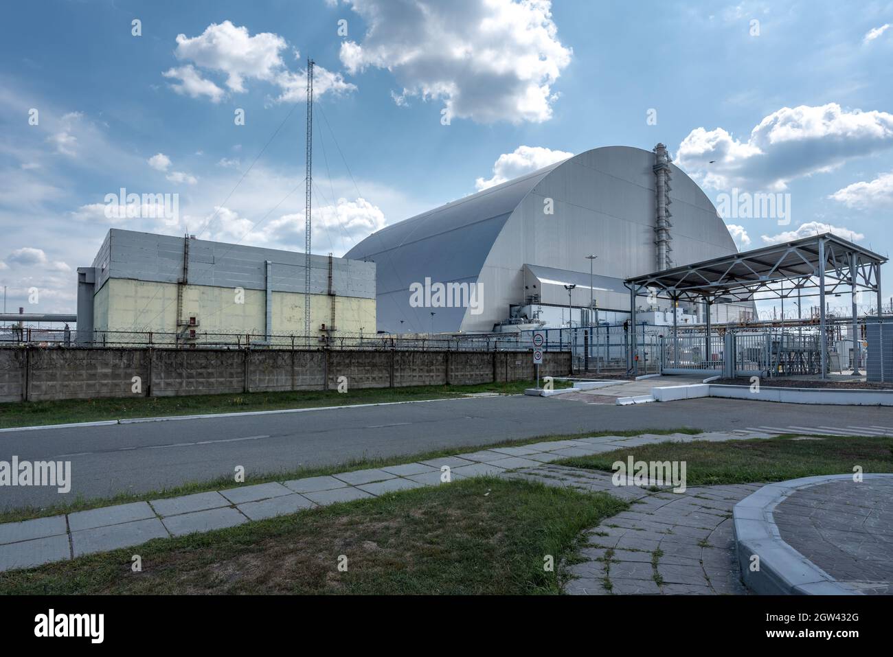 New Safe Confinement (Sarcophagus) at Reactor 4 of Chernobyl Nuclear Power Plant - the place of 1986 disaster - Chernobyl Exclusion Zone, Ukraine Stock Photo