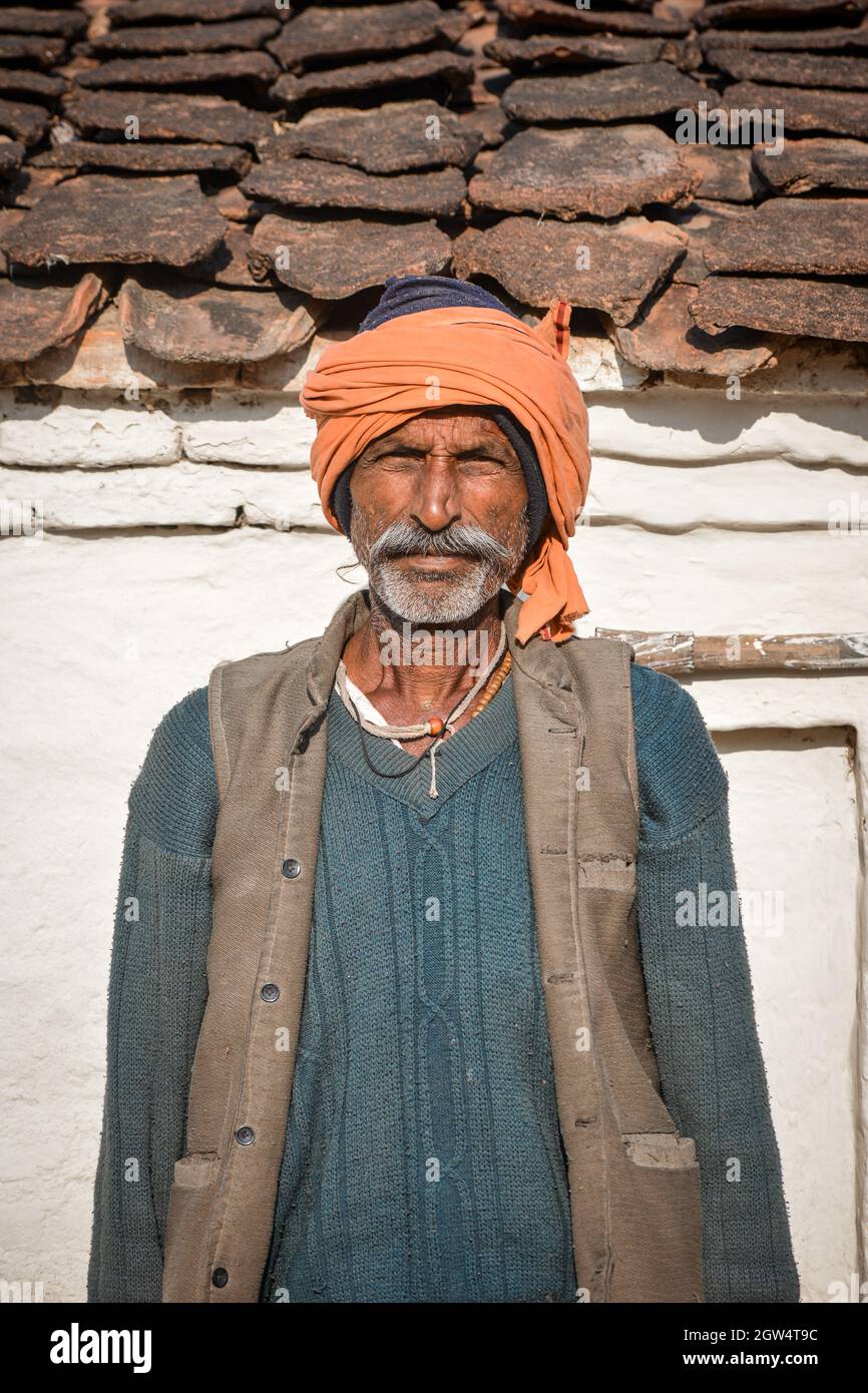 TIKAMGARH, MADHYA PRADESH, INDIA - SEPTEMBER 28, 2021: An old Indian man smiling and looking at the camera. Stock Photo