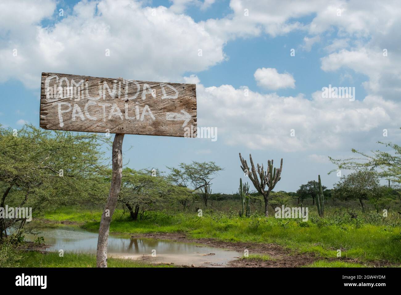 A sign that reads 'Pactalia Community' is seen during a Humanitarian Mission developed by 'De Corazon Guajira' in Mayapo at La Guajira - Colombia were they visited the Wayuu indigenous communities 'Pactalia, Poromana, Perrohuila' on September 26, 2021. The Guajira region in Colombia is the poorest region in Colombia, with its people commongly living without drinkable water, electricity and food. Stock Photo