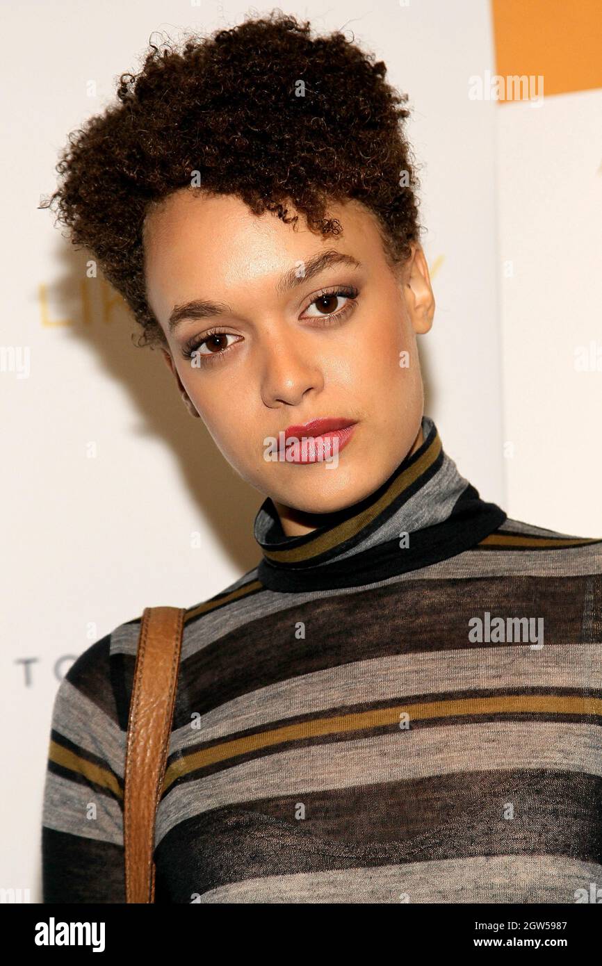 New York, NY, USA. 18 October, 2011. Britne Oldford at the \, image size:866x1390