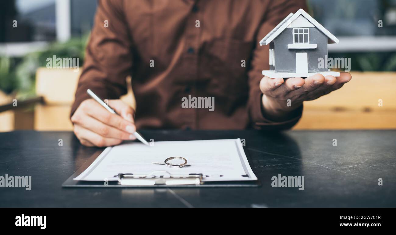Sales Manager Or Real Estate Agent Prepares To Hand Over The Keys And The House Together Stock Photo - Alamy Sales Manager Or Real Estate Agent Prepares To Hand Over The Keys And The House Together Stock Photo - Alamy