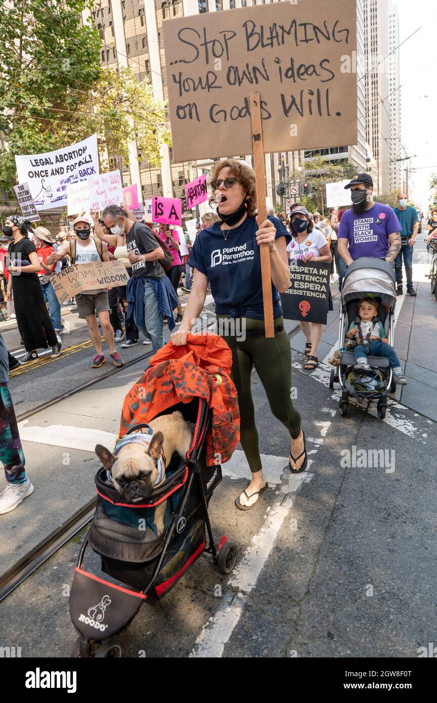 Women's March for our Rights in San Francisco, CA USA. Thousands of women and men march down Market Street for reproductive rights and justice. Many held signs of protest again Texas abortion ban. (Photo by Pat Mazzera / SOPA Images/Sipa USA) Stock Photo