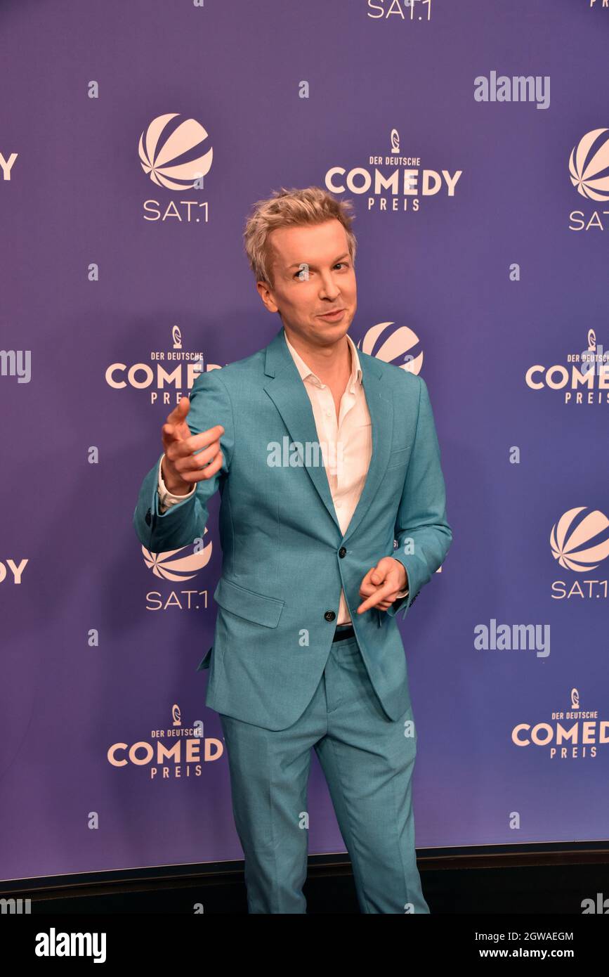 Cologne, Germany. 01st Oct, 2021. Comedian Marcel Mann comes to the German Comedy Award 2021 ceremony Credit: Horst Galuschka/dpa/Alamy Live News Stock Photo