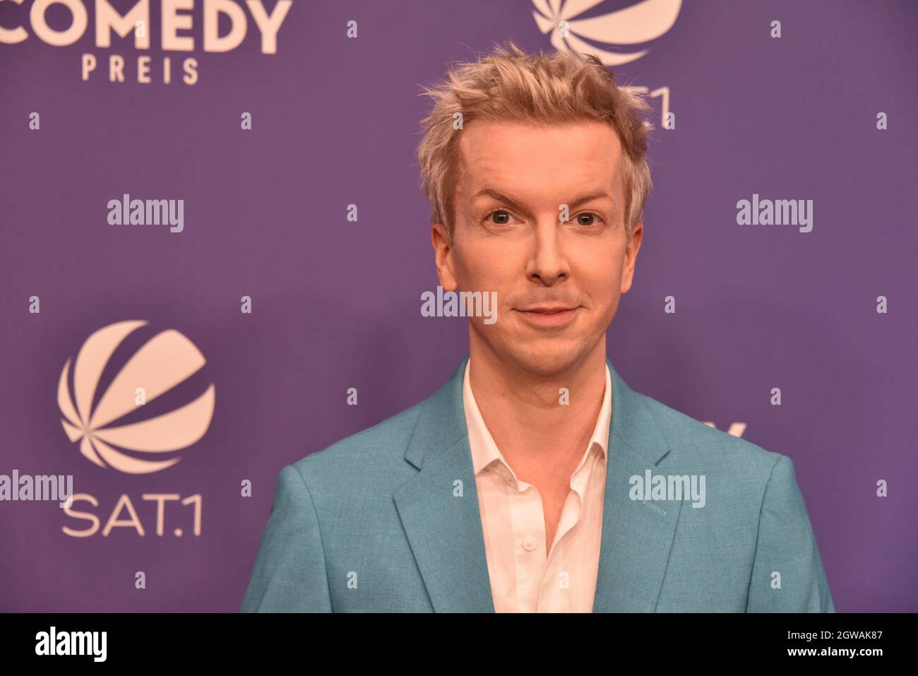 Cologne, Germany. 01st Oct, 2021. Comedian Marcel Mann comes to the German Comedy Award 2021 ceremony Credit: Horst Galuschka/dpa/Alamy Live News Stock Photo