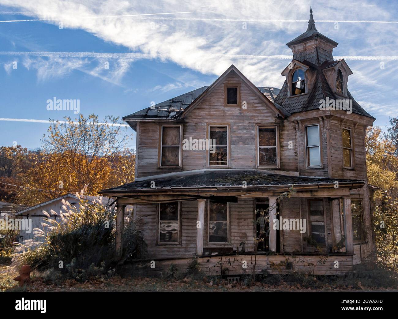 Abandoned victorian hi-res stock photography and images - Alamy