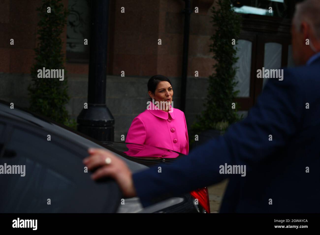 Pritti Patel exits the Midland Hotel Stock Photo