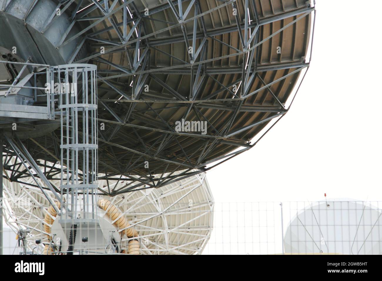 Antenna parabolica hi-res stock photography and images - Alamy