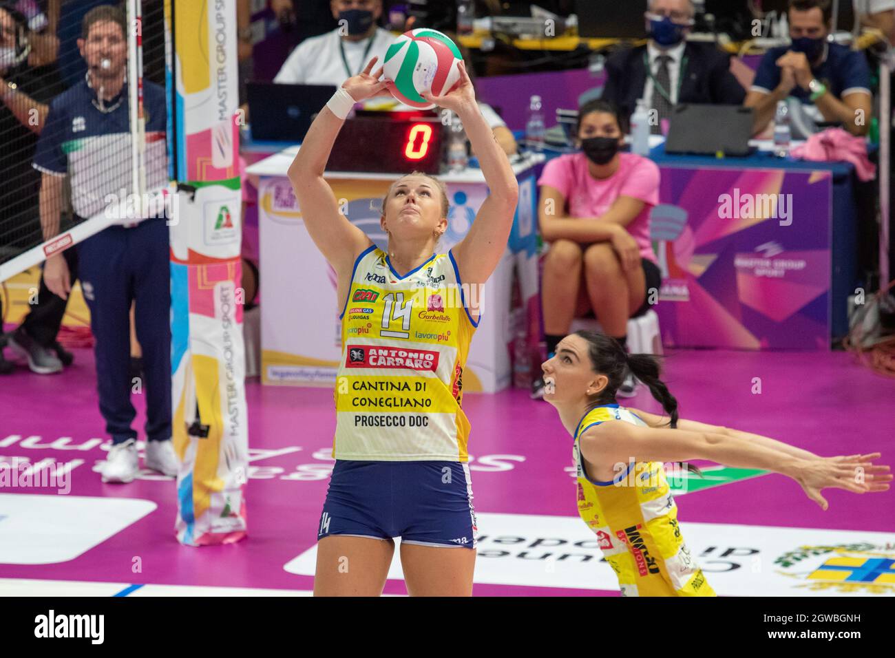 PalaPanini, Modena, Italy, October 02, 2021, overhand pass of Joanna Wolosz (Imoco Volley Conegliano)  during  Imoco Volley Conegliano vs Igor Gorgonz Stock Photo