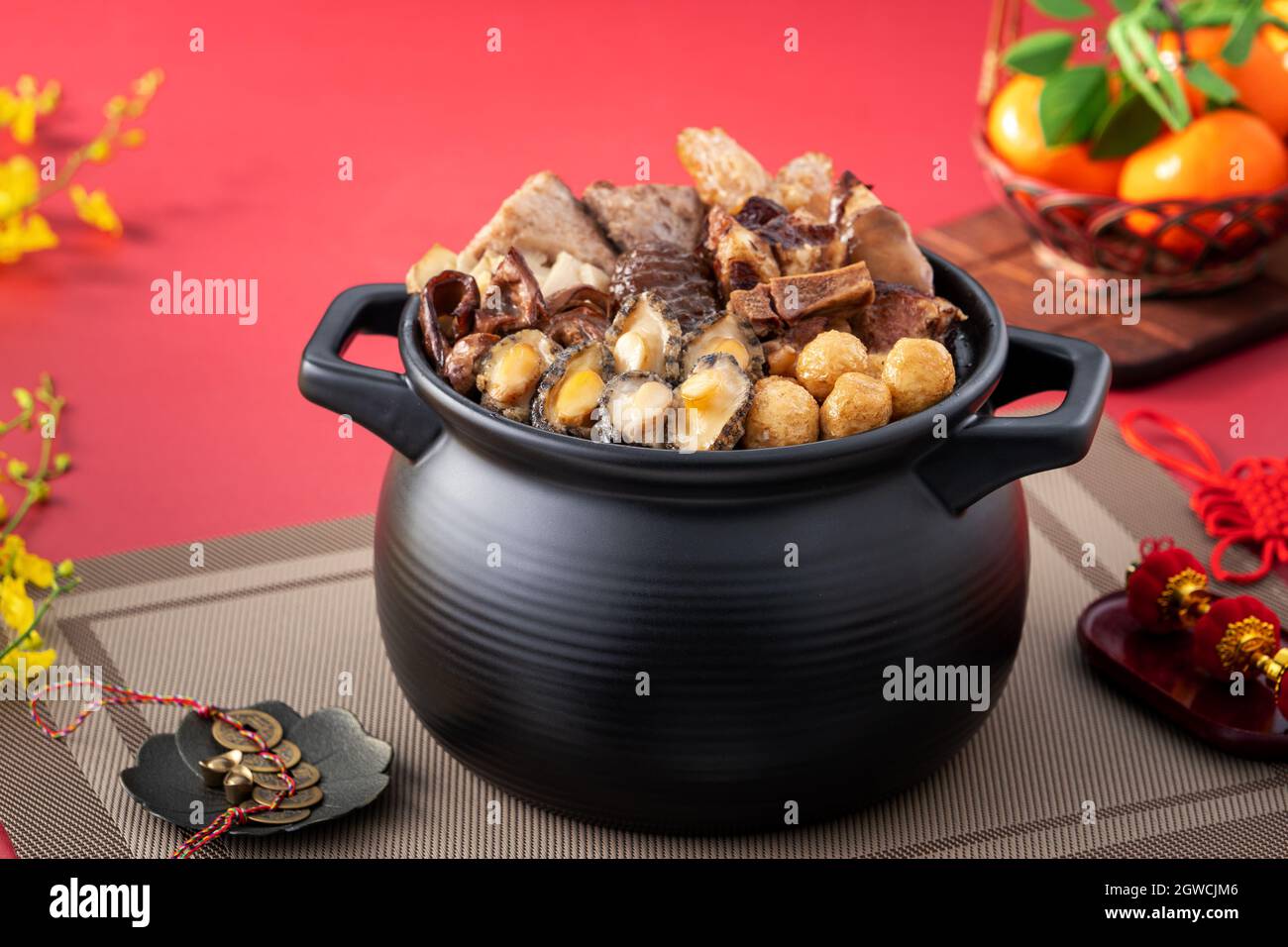 Traditional Food Of Chinese Lunar New Year Buddha Jumps Over The Wall Chinese Soup Casserole Dish Stock Photo Alamy