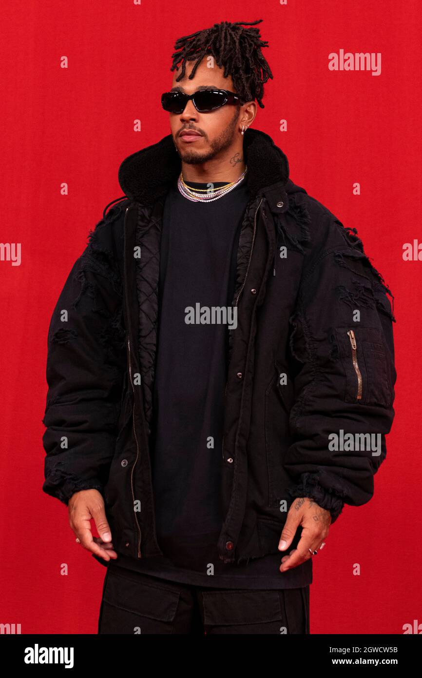Paris, Frankreich. 02nd Oct, 2021. Lewis Hamilton at BALENCIAGA SS22 ...