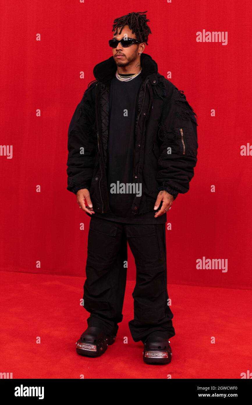 Paris, Frankreich. 02nd Oct, 2021. Lewis Hamilton at BALENCIAGA SS22 Red  Carpet Collection event during Paris Fashion Week - Paris, France.  02/10/2021 Credit: dpa/Alamy Live News Stock Photo - Alamy