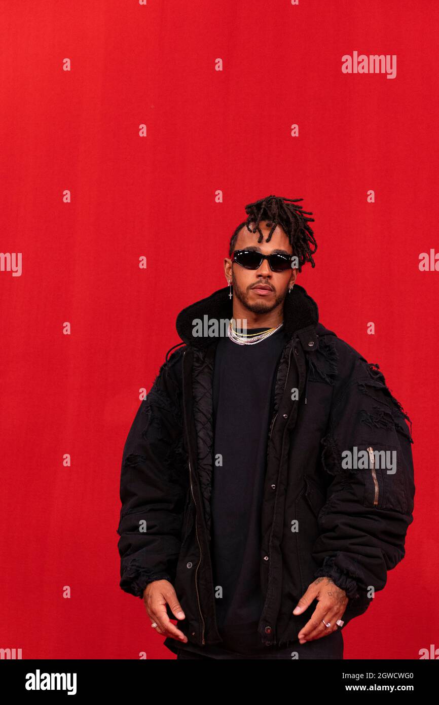 Paris, Frankreich. 02nd Oct, 2021. Lewis Hamilton at BALENCIAGA SS22 ...