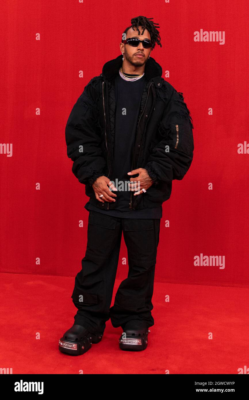 Kanye West \u0026 Lewis Hamilton at the Balenciaga Show🔥 (HIGH QUALITY PHOTO) :  r/WestSubEver