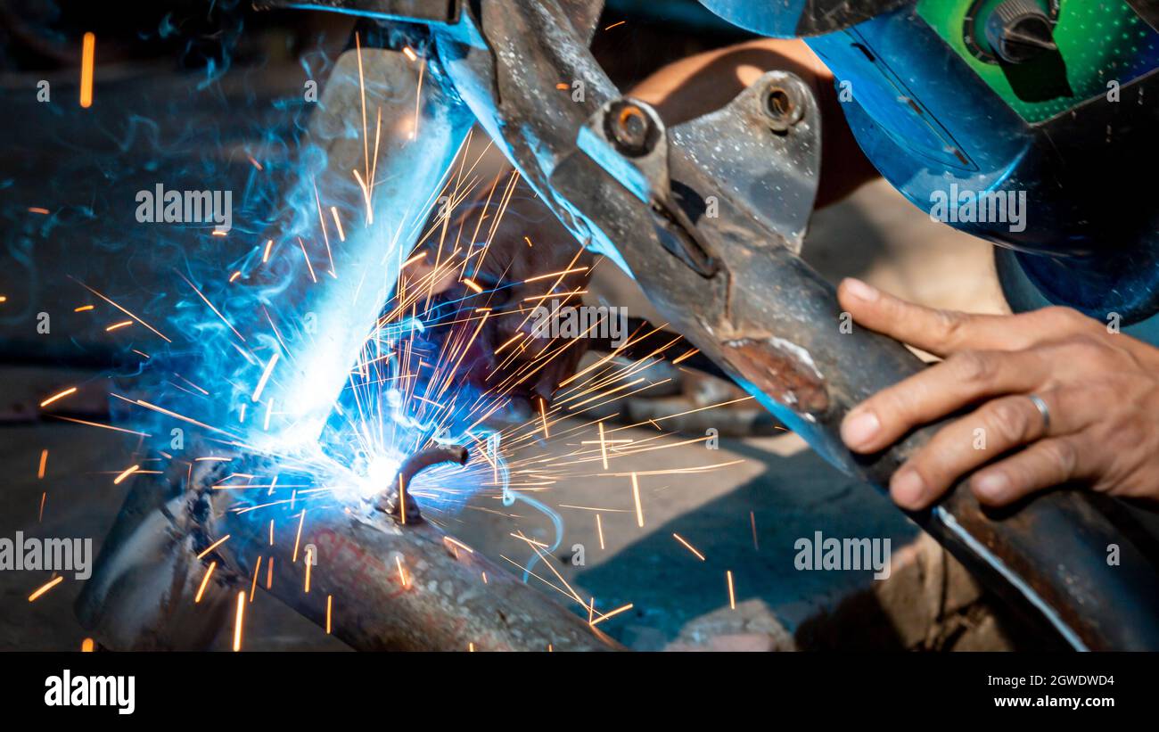 Alloy body construction hires stock photography and images Alamy
