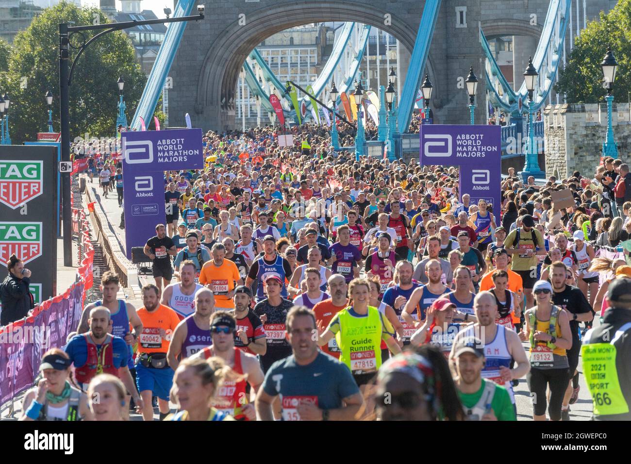 03/10/2021. London, UK. Runners run across Tower Bridge during the London Marathon 2021. Photo by Ray Tang. Stock Photo