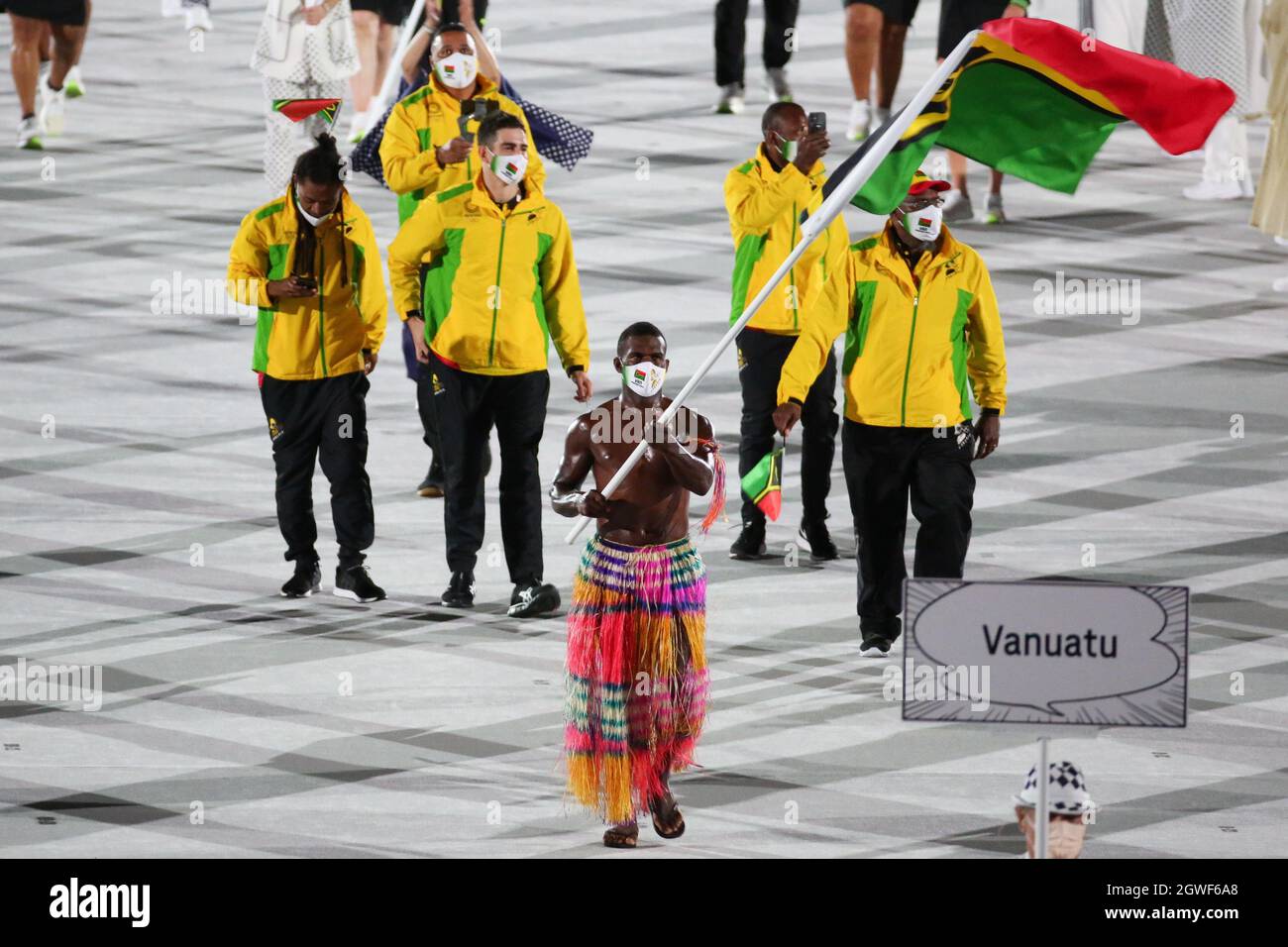 July 23rd 21 Tokyo Japan Vanuatu S Flag Bearer Rio Rii Enters The Olympic Stadium With His Delegation During The Parade Of The Nations Segment Stock Photo Alamy