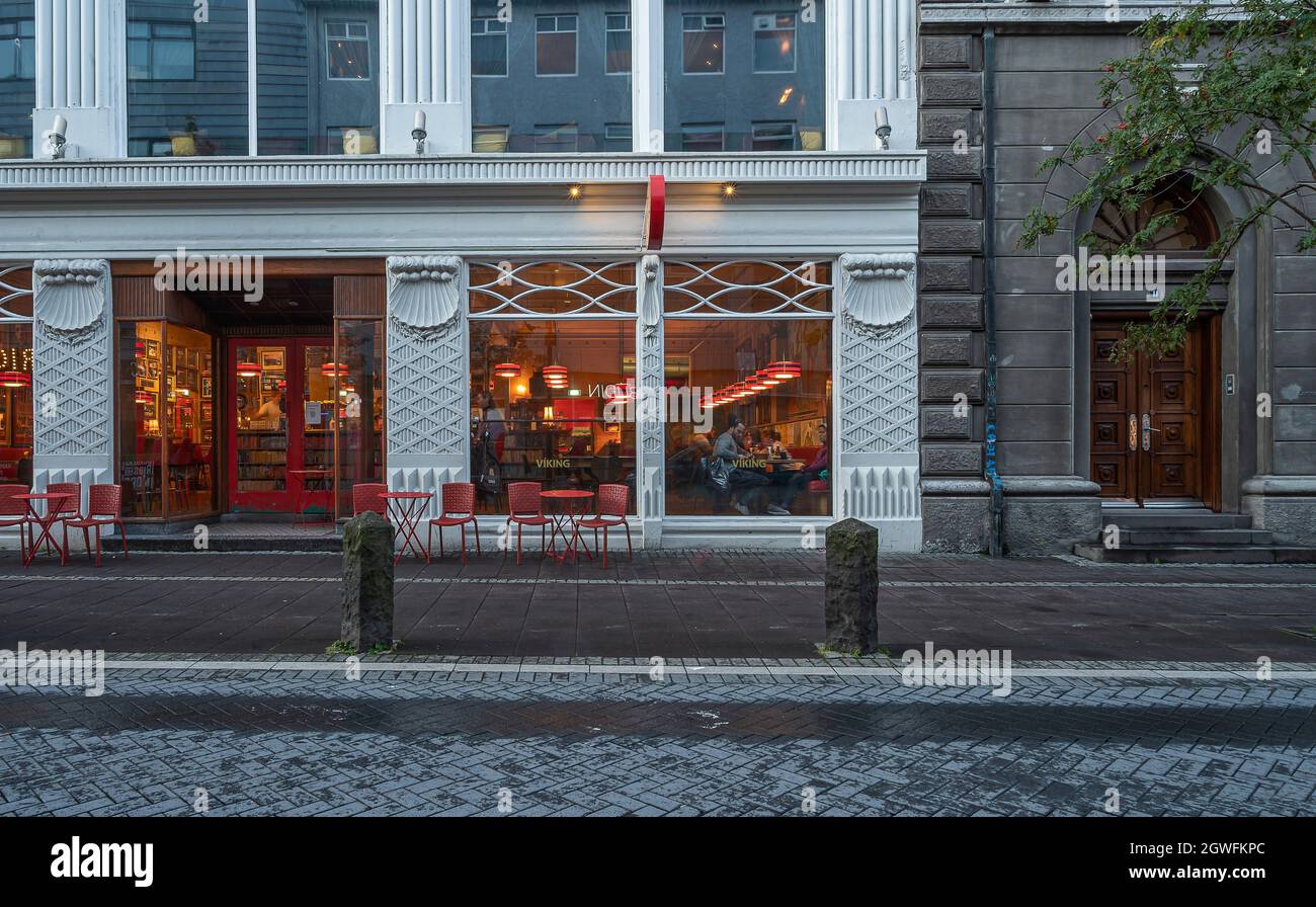 Laundromat exterior hi-res stock photography and images - Alamy